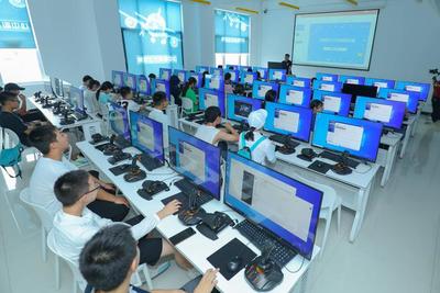 山東省青少年走進淄博國防教育基地開展網(wǎng)絡(luò)設(shè)備開發(fā)實踐